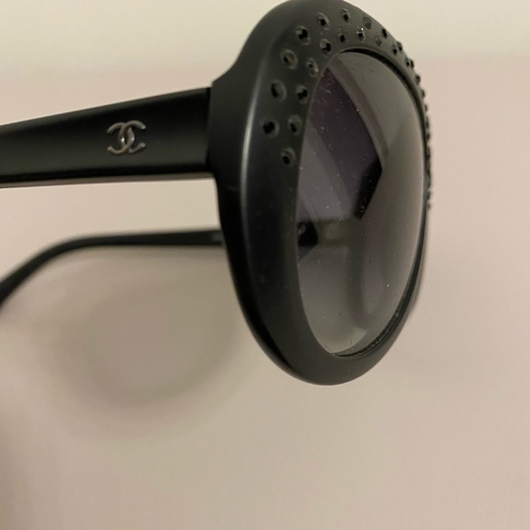 Authentic Chanel sunglasses with blings - Picture 4 of 12